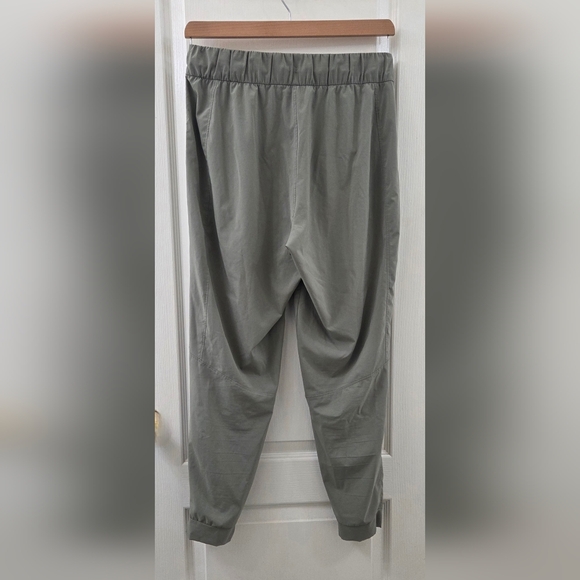 Patagonia Women's Terrebonne Joggers in Rock Geeen - Picture 7 of 11